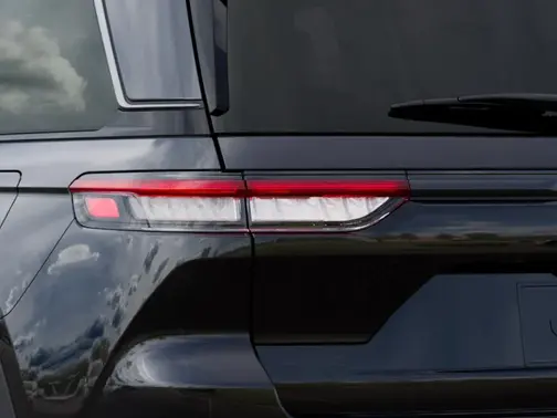 Diamond Black Crystal Pearl-Coat Exterior Paint 2026 Jeep Grand Cherokee