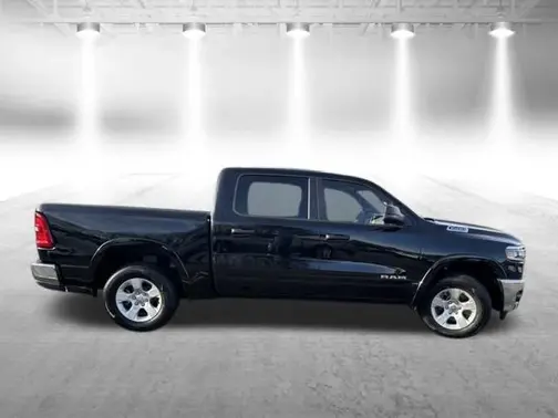 Diamond Black Crystal Pearl-Coat Exterior Paint 2026 RAM 1500 Big Horn/Lone Star
