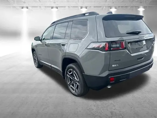 Sting-Gray Clear-Coat Exterior Paint 2026 Jeep Cherokee Laredo