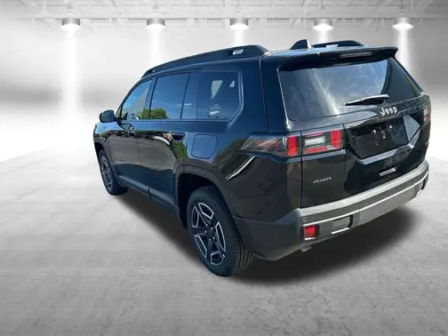 Diamond Black Crystal Pearl-Coat Exterior Paint 2026 Jeep Cherokee Limited