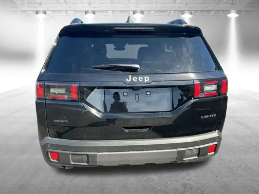 Diamond Black Crystal Pearl-Coat Exterior Paint 2026 Jeep Cherokee Limited