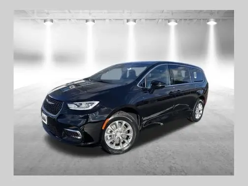 Diamond Black Crystal Pearl-Coat Exterior Paint 2026 Chrysler Pacifica Select