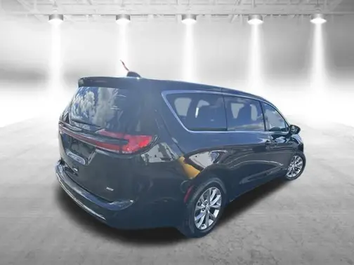 Diamond Black Crystal Pearl-Coat Exterior Paint 2026 Chrysler Pacifica Select