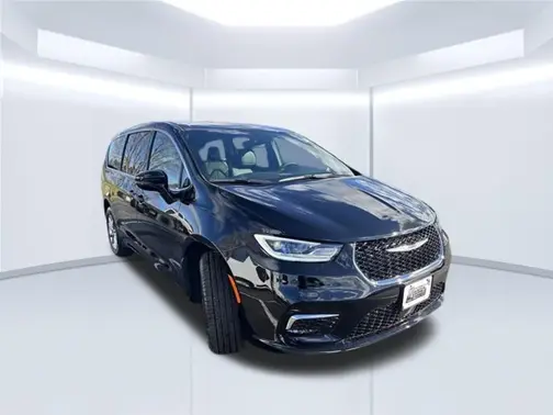Diamond Black Crystal Pearl-Coat Exterior Paint 2026 Chrysler Pacifica Select