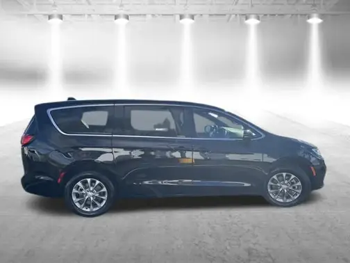 Diamond Black Crystal Pearl-Coat Exterior Paint 2026 Chrysler Pacifica Select