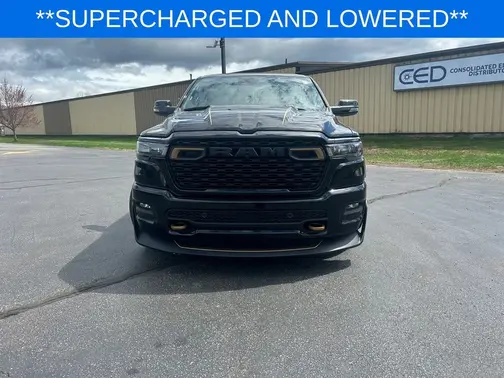 Diamond Black Crystal Pearl-Coat Exterior Paint 2026 RAM 1500 Big Horn/Lone Star