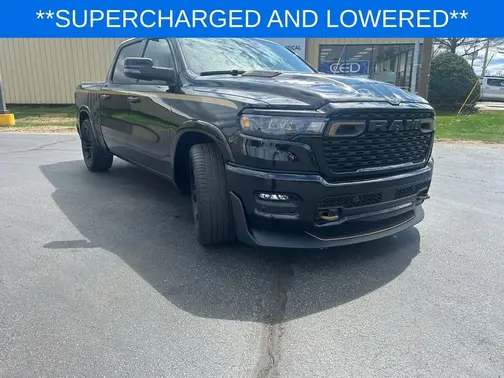 Diamond Black Crystal Pearl-Coat Exterior Paint 2026 RAM 1500 Big Horn/Lone Star