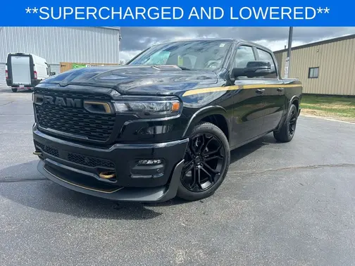 Diamond Black Crystal Pearl-Coat Exterior Paint 2026 RAM 1500 Big Horn/Lone Star