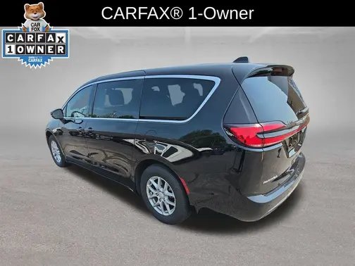 Black 2026 Chrysler Pacifica Select