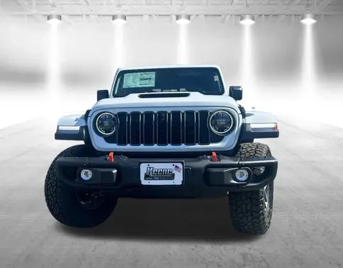 Bright White Clear-Coat Exterior Paint 2026 Jeep Gladiator Mojave