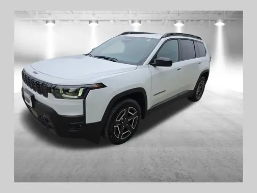 Bright White Clear-Coat Exterior Paint 2026 Jeep Cherokee Laredo