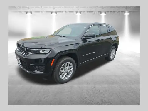 Diamond Black Crystal Pearl-Coat Exterior Paint 2026 Jeep Grand Cherokee Laredo