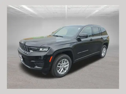 Diamond Black Crystal Pearl-Coat Exterior Paint 2026 Jeep Grand Cherokee Laredo