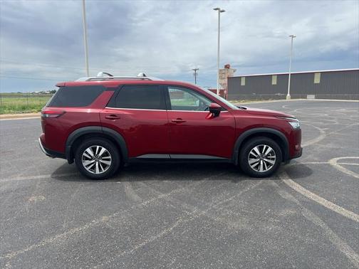 2022 Nissan Pathfinder SL 2WD
