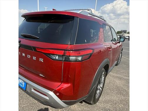 2022 Nissan Pathfinder SL 2WD