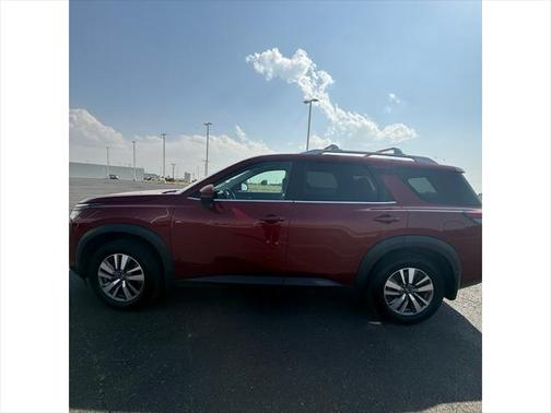 2022 Nissan Pathfinder SL 2WD
