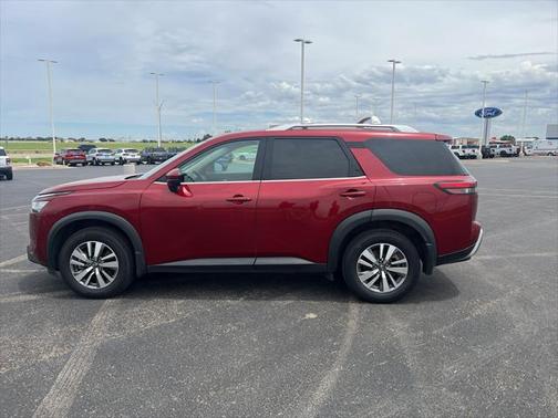2022 Nissan Pathfinder SL 2WD