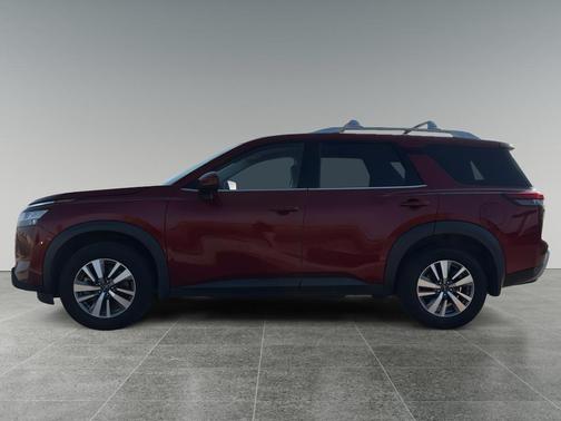2022 Nissan Pathfinder SL 2WD
