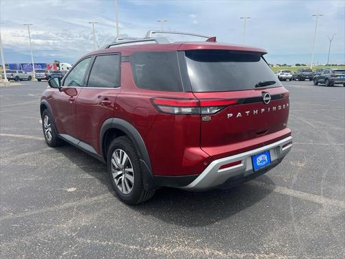 2022 Nissan Pathfinder SL 2WD