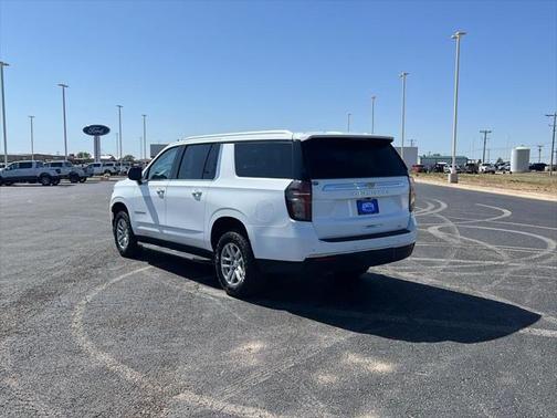 2023 Chevrolet Suburban LT