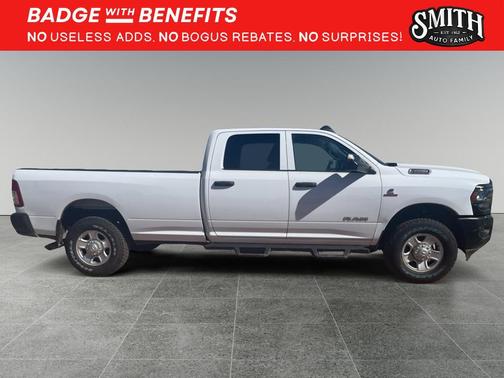 2022 RAM 3500 Tradesman Crew Cab 4x4 8' Box