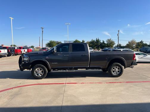 2022 RAM 2500 Laramie Crew Cab 4x4 8' Box