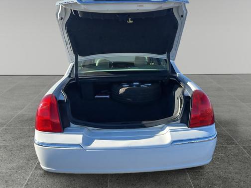 2010 Lincoln Town Car Signature