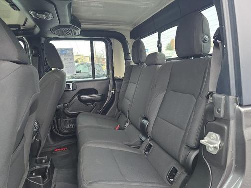 2023 Jeep Gladiator Sport