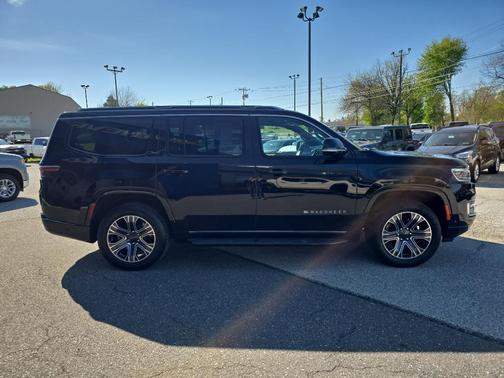 Diamond Black Crystal Pearlcoat 2024 Jeep Wagoneer Series II 4x4