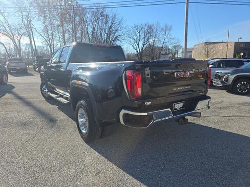 2023 GMC Sierra 3500 SLT