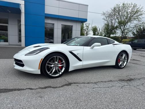 Arctic White 2019 Chevrolet Corvette Stingray