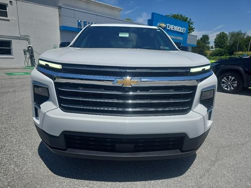Summit White 2026 Chevrolet Traverse LT