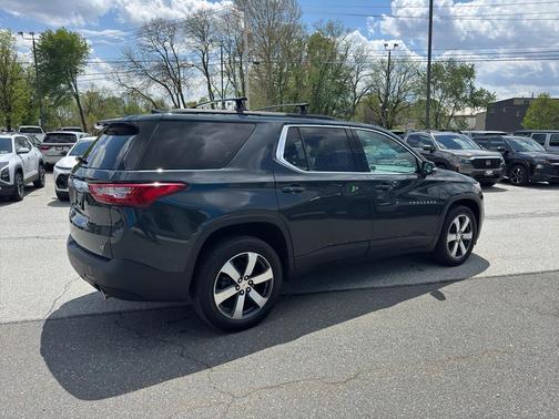 Graphite Metallic 2021 Chevrolet Traverse LT Leather