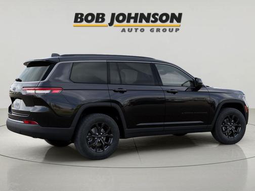 Diamond Black Crystal Pearlcoat 2026 Jeep Grand Cherokee L Altitude