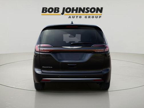 Diamond Black Crystal Pearlcoat 2025 Chrysler Pacifica L