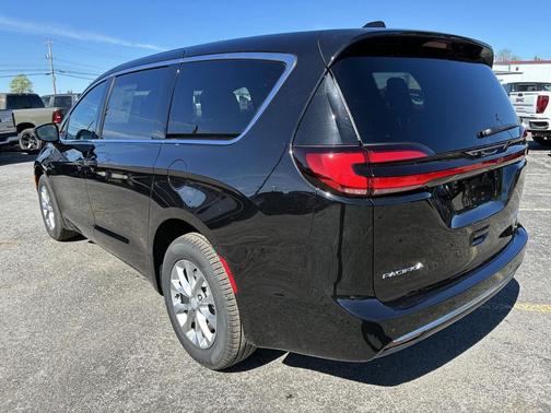 Diamond Black Crystal Pearlcoat 2027 Chrysler Pacifica L