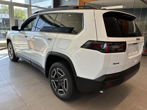 Bright White Clearcoat 2026 Jeep Cherokee Limited