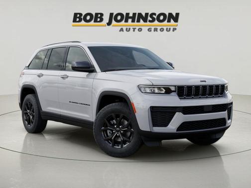 Bright White Clearcoat 2026 Jeep Grand Cherokee Altitude