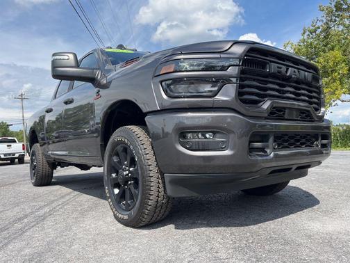 2025 RAM 2500 Big Horn Crew Cab 4x4 6'4' Box