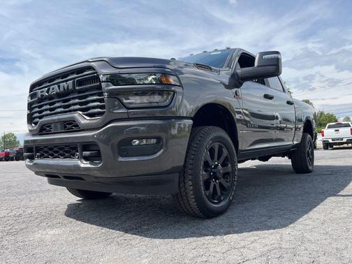 2025 RAM 2500 Big Horn Crew Cab 4x4 6'4' Box