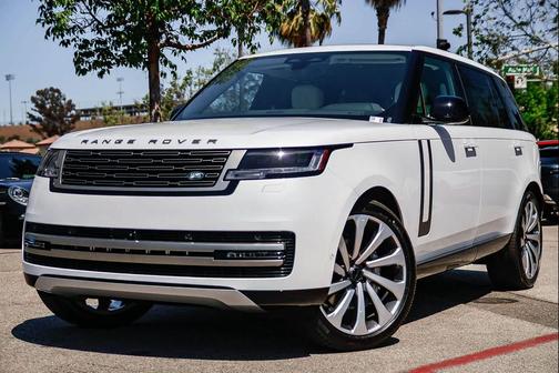 White 2026 Land Rover Range Rover P400 SE 7 Seat