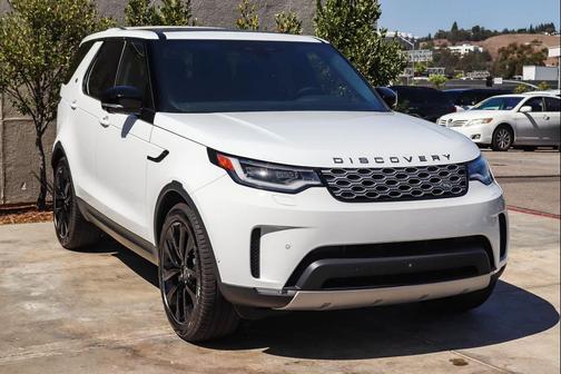 Fuji White 2026 Land Rover Discovery S
