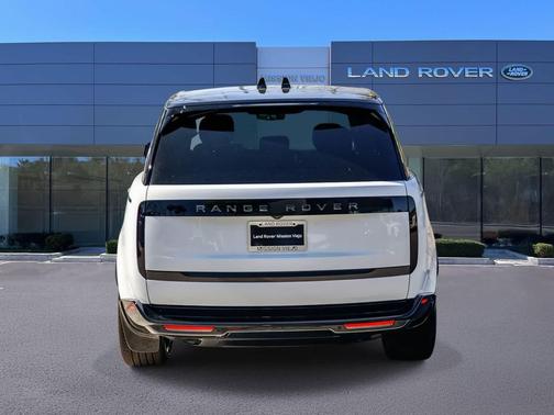 Fuji White 2026 Land Rover Range Rover P400 SE 7 Seat