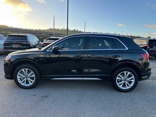 2022 Audi Q3 45 S line Premium