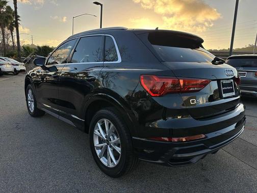 2022 Audi Q3 45 S line Premium