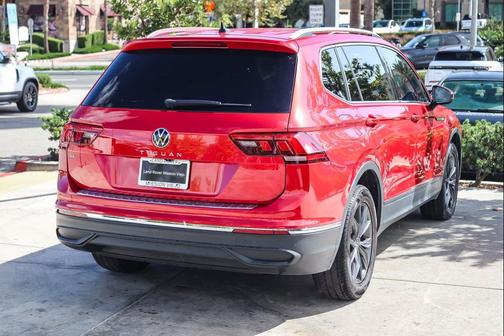 Kings Red Metallic 2022 Volkswagen Tiguan 2.0T SE