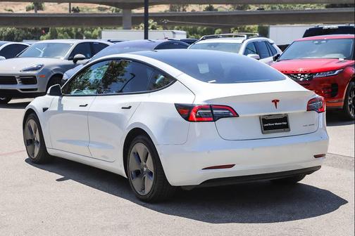 Pearl White Multi-Coat 2022 Tesla Model 3 Long Range