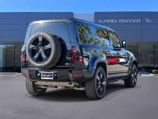 2023 Land Rover Defender 110 SE