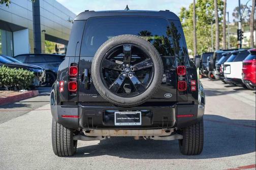 2023 Land Rover Defender 110 SE