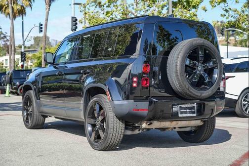 2023 Land Rover Defender 110 SE